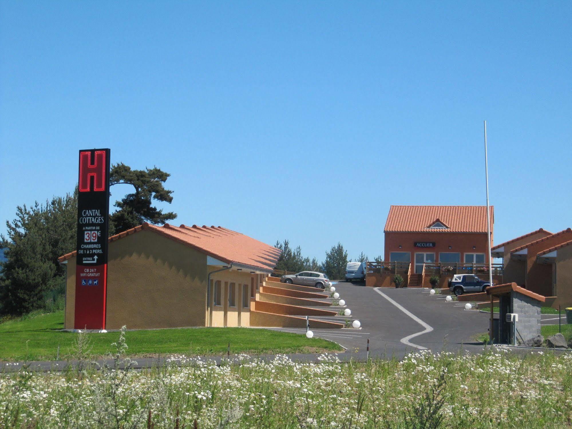Hôtel Cantal Cottages Saint-Georges  Esterno foto