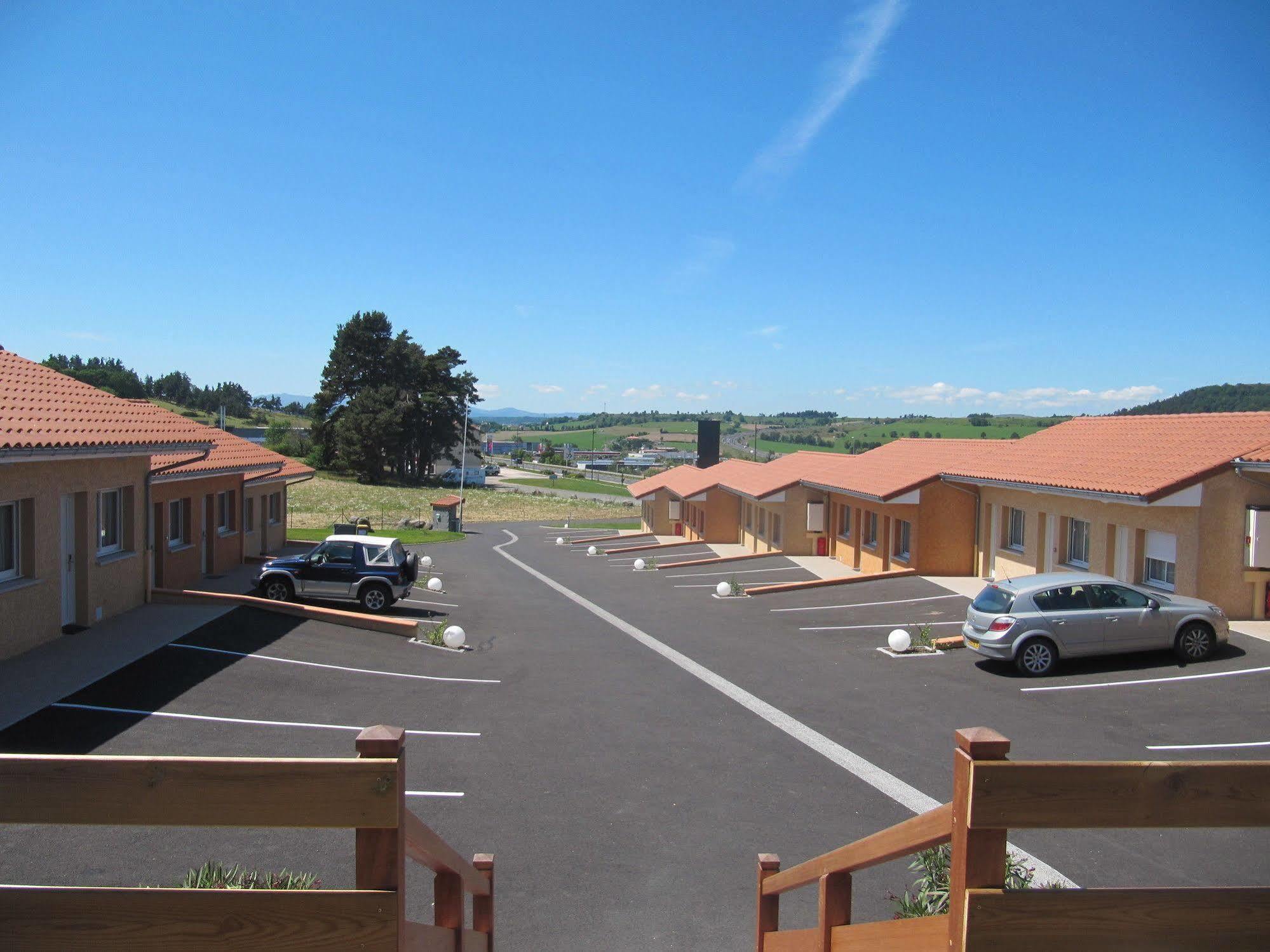 Hôtel Cantal Cottages Saint-Georges  Esterno foto